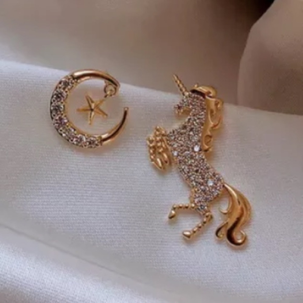 NEW 14K Gold Plated Unicorn Diamond Earrings